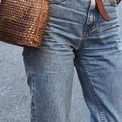 Голубые джинсы